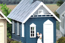 Load image into Gallery viewer, PIKO 62708 G Scale Washburn's Gingerbread House Built-Up