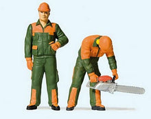 Load image into Gallery viewer, Preiser 44912 G Scale Modern Lumberjacks -- Set #1 (green &amp; orange Uniforms) (2)