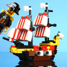 Load image into Gallery viewer, Custom Mini Black Seas Barracuda with Captain Brickbeard Minifigure