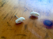 Load image into Gallery viewer, Cream Vintage Lucite Clog Stud Earrings
