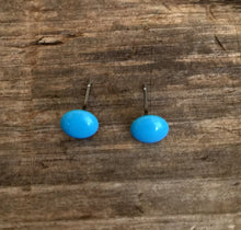 Load image into Gallery viewer, Turquoise Vintage Lucite Small Disc Stud Earrings