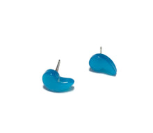 Load image into Gallery viewer, Aqua Blue Moonglow Vintage Comma Stud Earrings