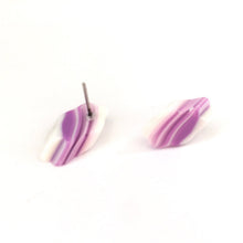 Load image into Gallery viewer, Lavender &amp; White Sliding Daisy Stud Earrings