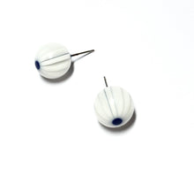 Load image into Gallery viewer, White Daisy Flower Ball Stud Earrings