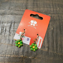 Load image into Gallery viewer, Ceramic Daisy Earring