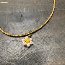 Load image into Gallery viewer, Ceramic Daisy Necklace