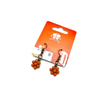 Load image into Gallery viewer, Ceramic Daisy Earring