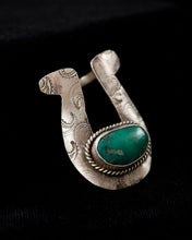 Load image into Gallery viewer, Horseshoe Scarf Slide Talisman
