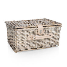 Load image into Gallery viewer, Classic Picnic Basket for 2