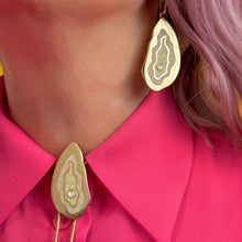 Load image into Gallery viewer, Oyster Earrings