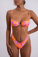 Load image into Gallery viewer, Hibiscus Capri Bottom