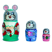 Load image into Gallery viewer, Set of 3 Mouse Wooden Nesting Dolls 3.5 Inches