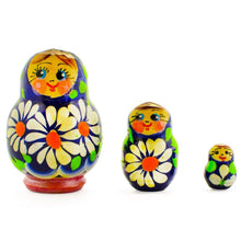 Load image into Gallery viewer, Set of 3 Daisy Flowers Miniature Wooden Nesting Dolls 2 Inches