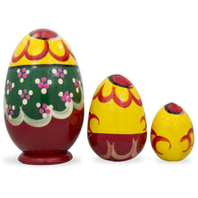 Load image into Gallery viewer, Set of 3 Hen and Chicks Wooden Nesting Dolls 4.75 Inches