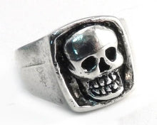 Load image into Gallery viewer, R17 Giant Skull Ring