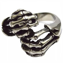 Load image into Gallery viewer, R32 Stainless Steel Skull Fingers Biker Ring