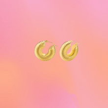 Load image into Gallery viewer, Chunky Ribbed Titanium Hoop