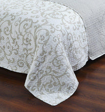 Load image into Gallery viewer, DaDa Bedding Luxe Couture Floral White Freesia Vineyard Elegant Coverlet Bedspread Set (HS-8760)