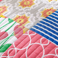 Load image into Gallery viewer, Tache Cotton Dreamy Meadow Patchwork Floral Quilt Set (JHW-568)