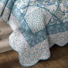 Load image into Gallery viewer, Tache Petal Dance White Blue Floral Paisley Vintage Garden Scalloped Cotton Patchwork Quilt Set (JHW-646)
