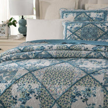 Load image into Gallery viewer, Tache Petal Dance White Blue Floral Paisley Vintage Garden Scalloped Cotton Patchwork Quilt Set (JHW-646)