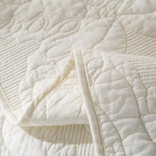 Load image into Gallery viewer, Tache Vanilla Cream Ivory Paisley Damask Stitch Matelassé Cotton Quilt Set (JHW-643)