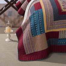Load image into Gallery viewer, Tache Vineyard Cottage Floral Lightweight Patchwork Bedspread Quilt Set (JHW-827)