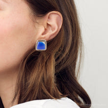 Load image into Gallery viewer, Roped Blue Lapis Golden Clip Earrings