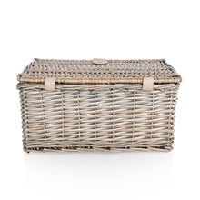 Load image into Gallery viewer, Classic Picnic Basket for 2